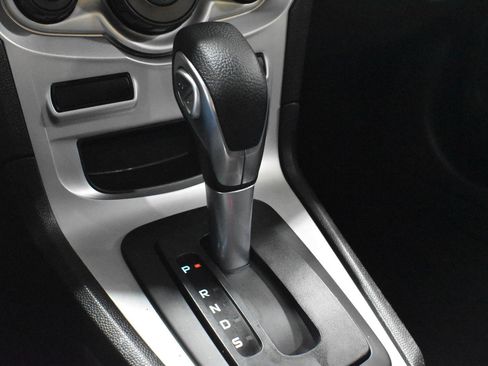Used 2014 Ford Fiesta SE image 16