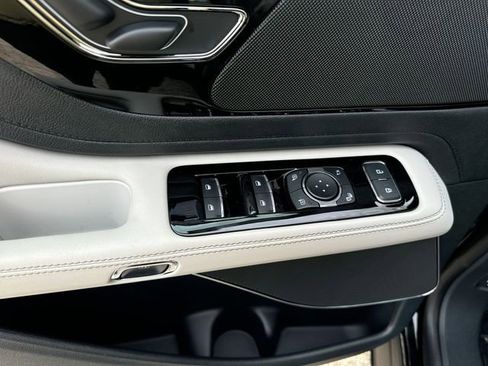 New 2026 Lincoln Aviator AWD image 13