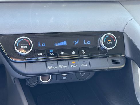 Certified 2025 Hyundai Elantra Sport image 24