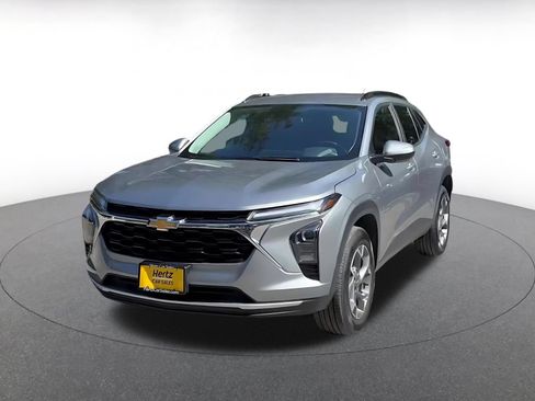 Used 2025 Chevrolet Trax LT w/ LT Convenience Package FWD image 7