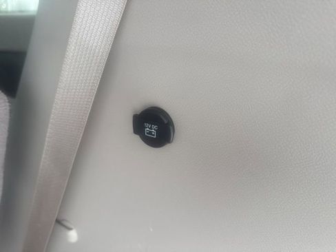 Used 2017 Chrysler Pacifica Touring image 35