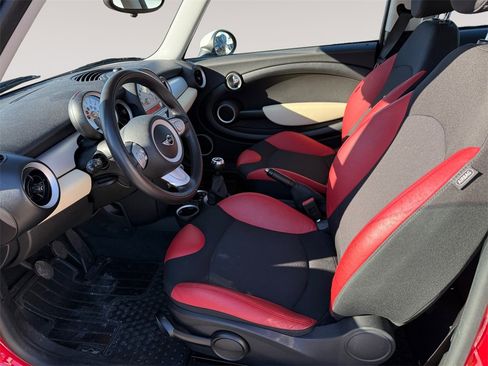 Used 2010 MINI Cooper Hardtop image 2