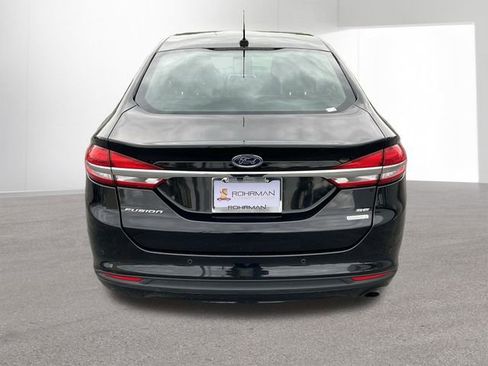 Used 2017 Ford Fusion SE w/ Fusion SE Technology Package FWD image 5