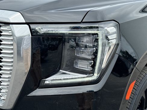 Used 2024 GMC Yukon Denali RWD image 9