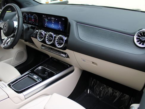 Used 2025 Mercedes-Benz GLA 250 4MATIC image 23