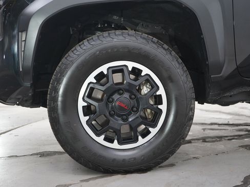 Used 2024 Toyota Tacoma TRD Off-Road AWD/4WD image 29