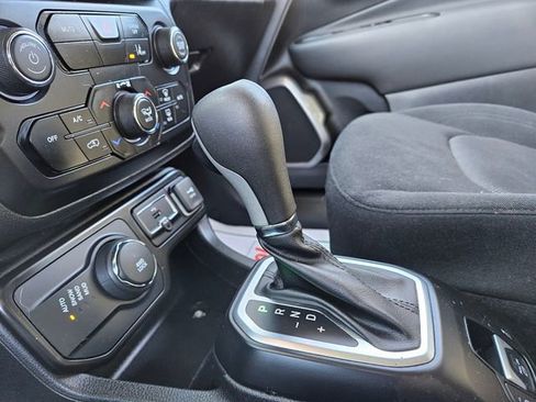 Used 2023 Jeep Renegade Latitude image 23