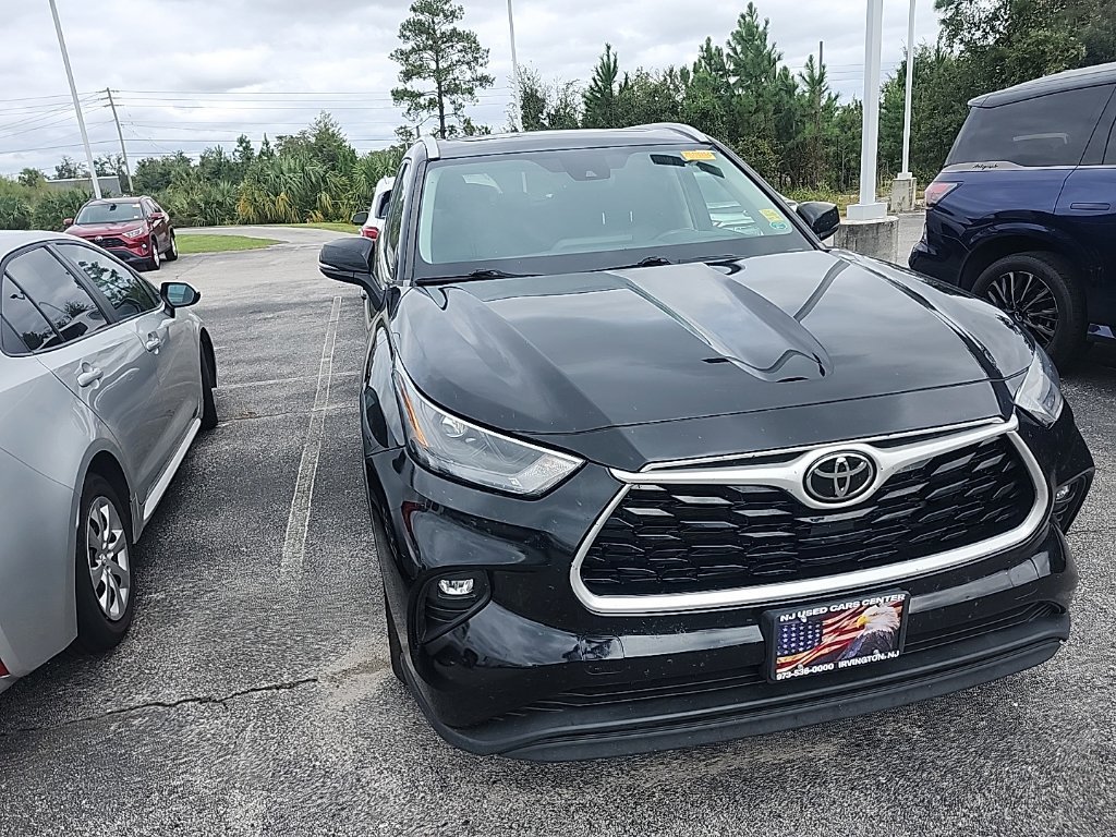 Used 2022 Toyota Highlander XLE AWD/4WD image 22