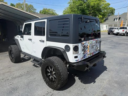 Used 2018 Jeep Wrangler Unlimited Sport w/ Connectivity Group AWD/4WD image 6