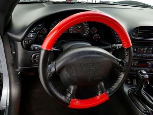 Used 2004 Chevrolet Corvette Base w/ Preferred Equipment Group image 13