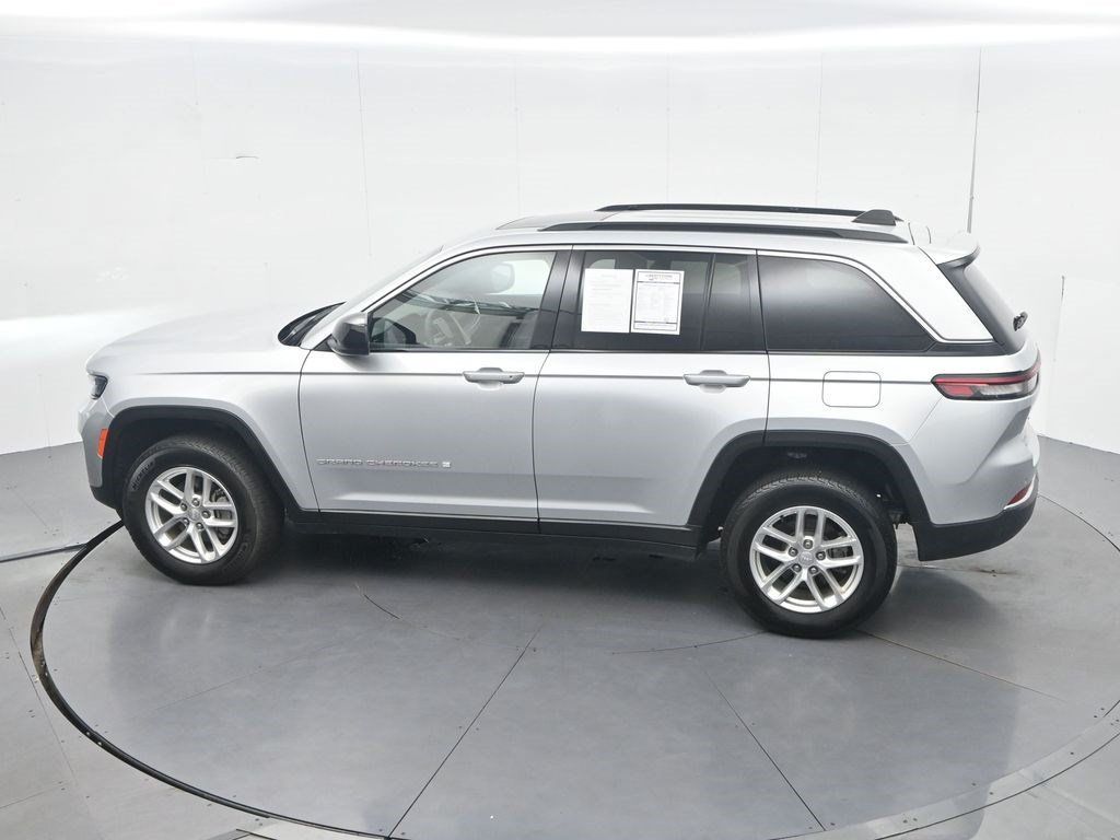 Used 2025 Jeep Grand Cherokee Laredo X AWD/4WD image 32