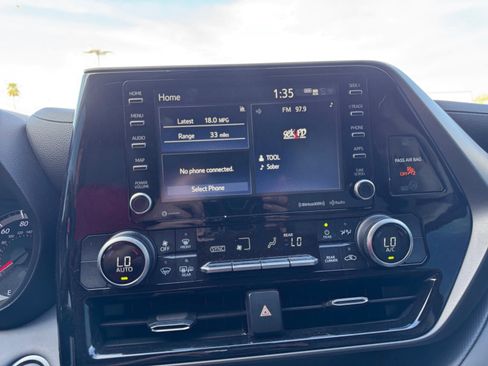 Used 2021 Toyota Highlander LE image 65