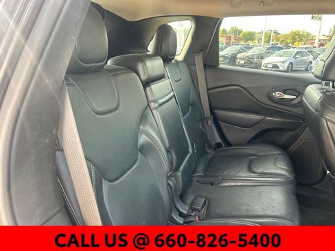 Used 2016 Jeep Cherokee Limited w/ Luxury Group AWD/4WD image 6