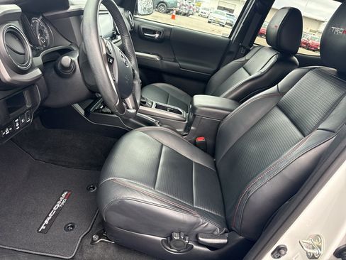 Used 2018 Toyota Tacoma TRD Pro AWD/4WD image 12
