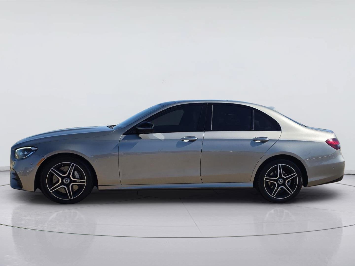 Used 2022 Mercedes-Benz E 350 4MATIC Sedan image 8