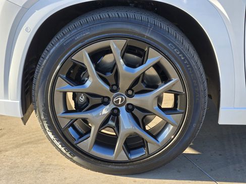 New 2025 Lexus TX 500h AWD image 5