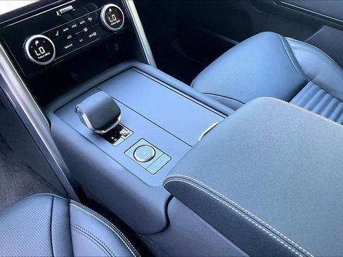 New 2026 Land Rover Discovery Limited Edition image 11