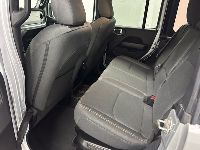 Used 2024 Jeep Wrangler Unlimited Sahara AWD/4WD image 15
