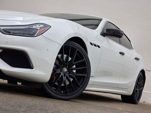 Used 2018 Maserati Ghibli S GranSport image 8