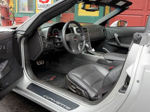 Used 2007 Chevrolet Corvette Convertible w/ Preferred Equipment Group image 19