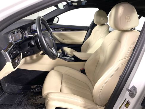 Used 2019 BMW 530i xDrive w/ Convenience Package image 17