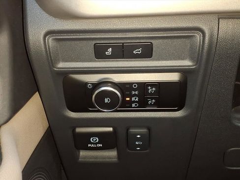 Used 2024 Ford Expedition XLT RWD image 12