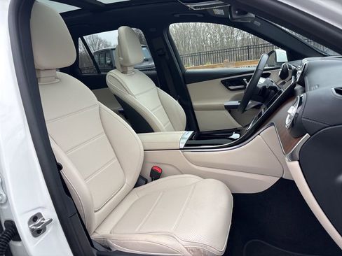 Used 2023 Mercedes-Benz GLC 300 4MATIC image 11