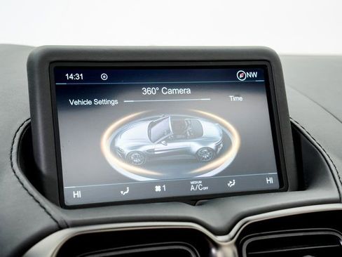 Used 2022 Aston Martin V8 Vantage Base image 18