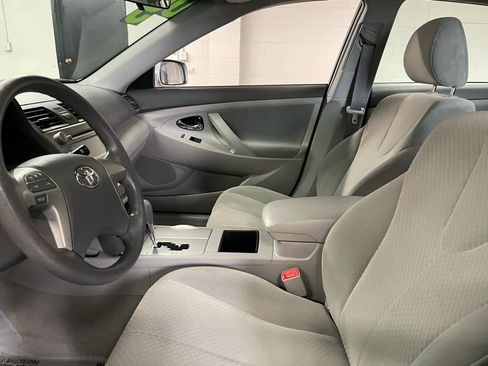 Used 2009 Toyota Camry LE FWD image 11