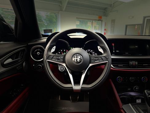 Used 2019 Alfa Romeo Stelvio Ti Sport w/ Quick Order Package 22S Sport AWD/4WD image 15