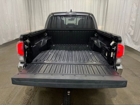 Certified 2021 Toyota Tacoma TRD Off-Road AWD/4WD image 12