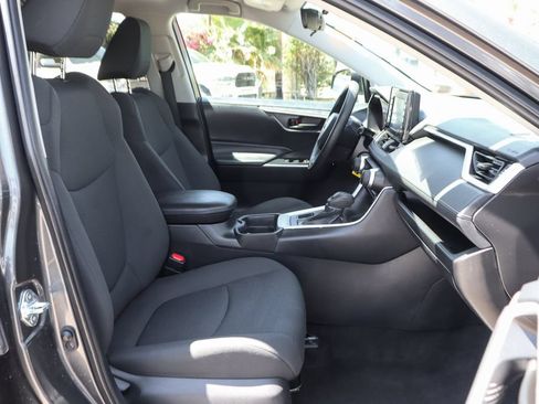 Used 2021 Toyota RAV4 LE w/ Carpet Mat Package (TMS) AWD/4WD image 37
