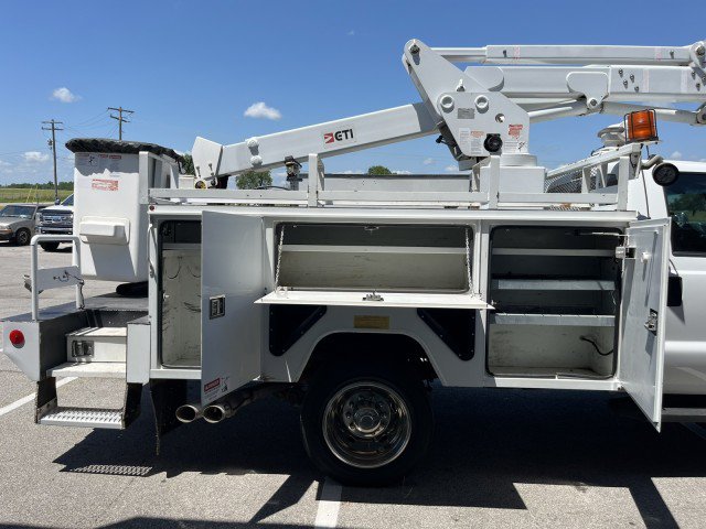 Used 2015 Ford F550 4x4 Regular Cab Super Duty image 13
