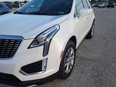 Used 2021 Cadillac XT5 Premium Luxury FWD image 2