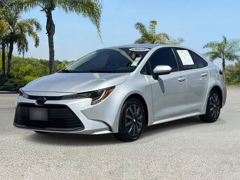Used 2025 Toyota Corolla LE image 2