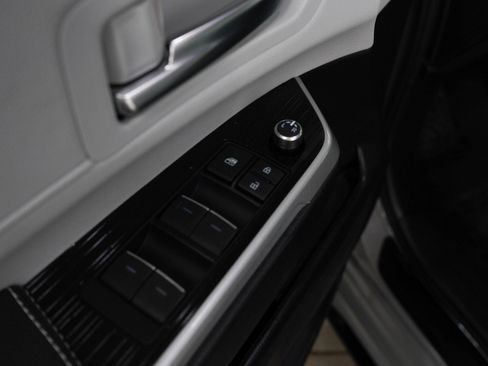 Used 2026 Toyota Sienna AWD image 23
