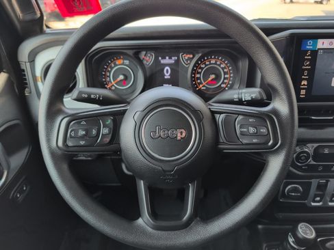 Used 2025 Jeep Wrangler Sport AWD/4WD image 18