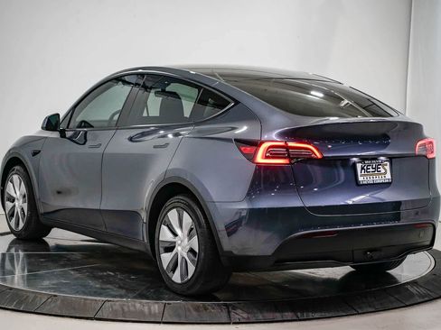 Used 2023 Tesla Model Y Long Range AWD/4WD image 2