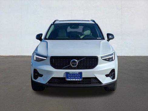 New 2026 Volvo XC40 B5 Plus w/ Protection Package Premier AWD/4WD image 4