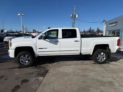 Used 2018 GMC Sierra 2500 SLT w/ Duramax Plus Package image 4