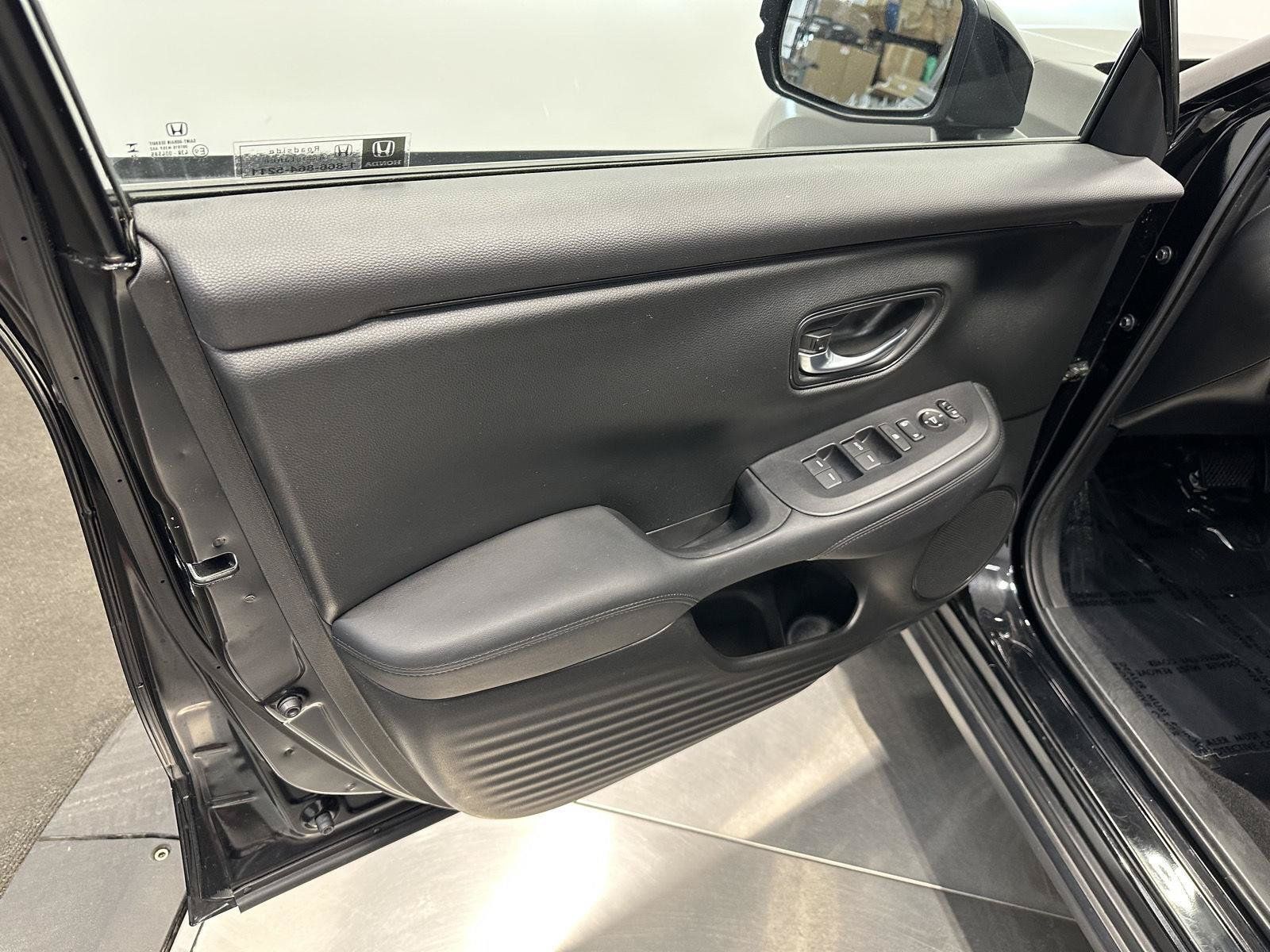 Certified 2025 Honda HR-V LX image 9