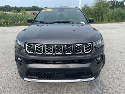 Used 2024 Jeep Compass Limited image 10
