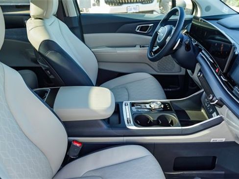 New 2026 Kia Carnival SX image 18