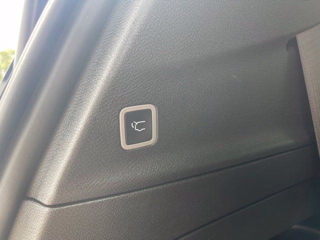Used 2025 Chrysler Pacifica Limited FWD image 40