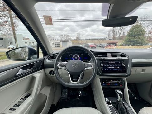 Certified 2022 Volkswagen Tiguan SE w/ Panoramic Sunroof Package image 14