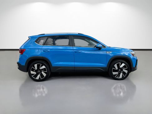 Used 2024 Volkswagen Taos SEL AWD/4WD image 2