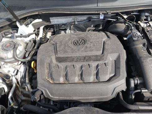 Used 2021 Volkswagen Tiguan SE w/ Panoramic Sunroof Package FWD image 30