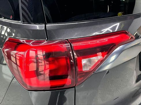 Used 2019 GMC Acadia SLT image 23