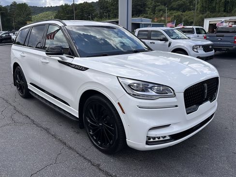 Used 2023 Lincoln Aviator Reserve w/ Equipment Group 201A AWD/4WD image 4