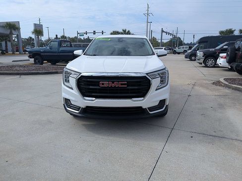 Used 2024 GMC Terrain SLE FWD image 8